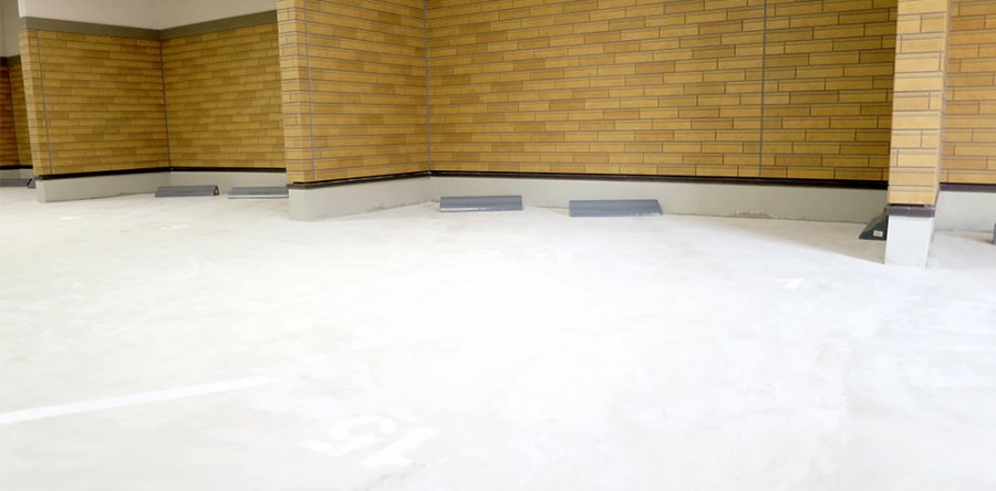 大きなバイクにも対応した大型バイク専用駐車場