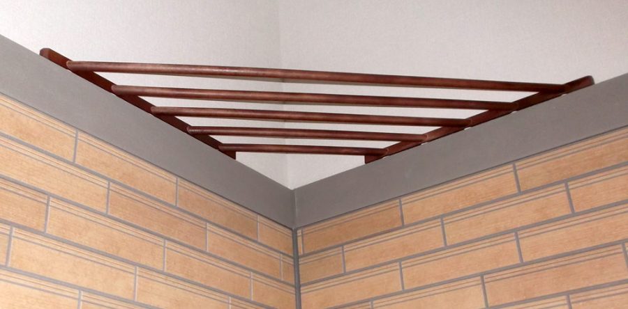 工具箱が置ける棚完備